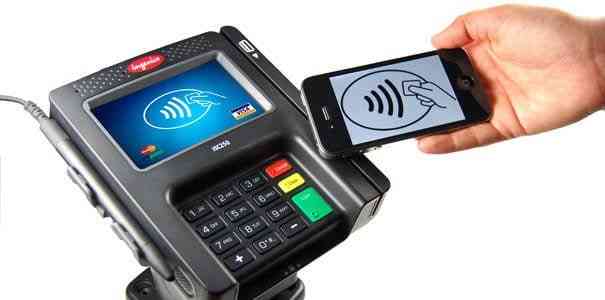 Mobile payment terminal accepting contactless payments with smartphone for secure transactions