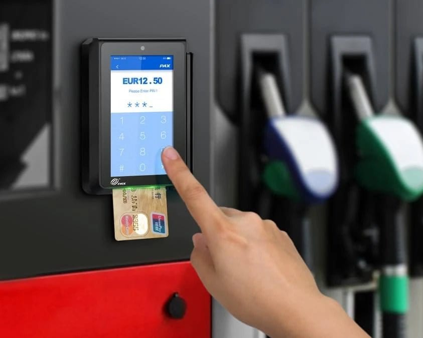 PAX IM30 in a modern retail setting